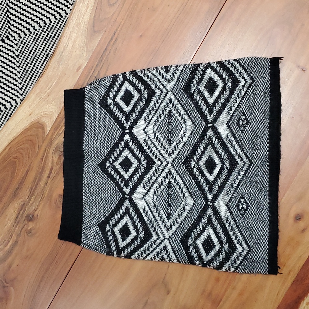 Dynamite Mozaic Pattern Knit Highwaist Skirt-Xs
